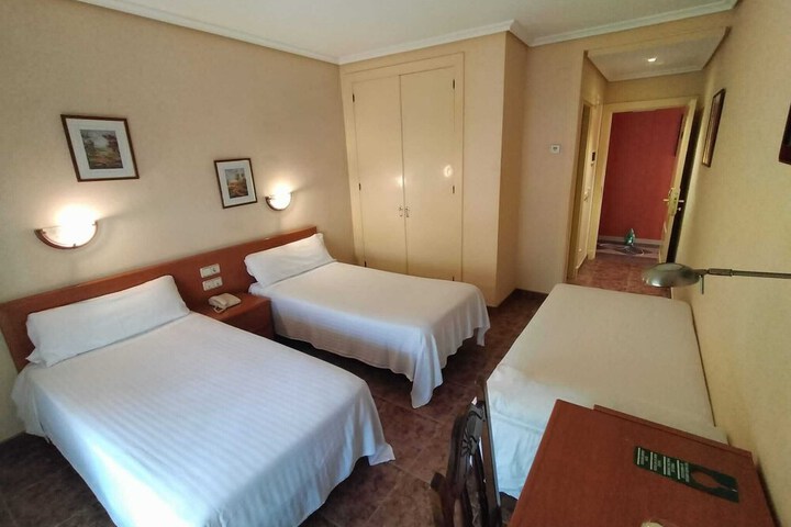 Room 9 of 28