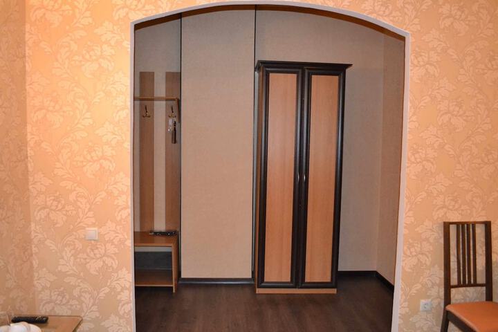 Room 13 of 28