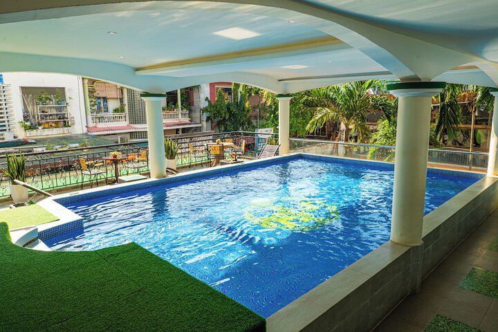 Pool Hotel