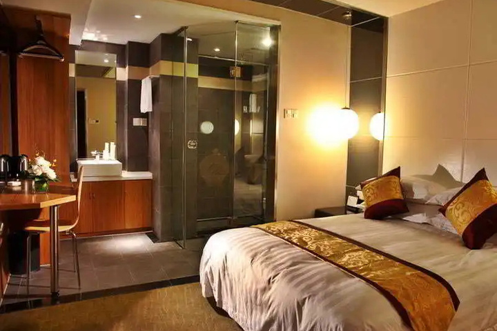Room 4 of 4