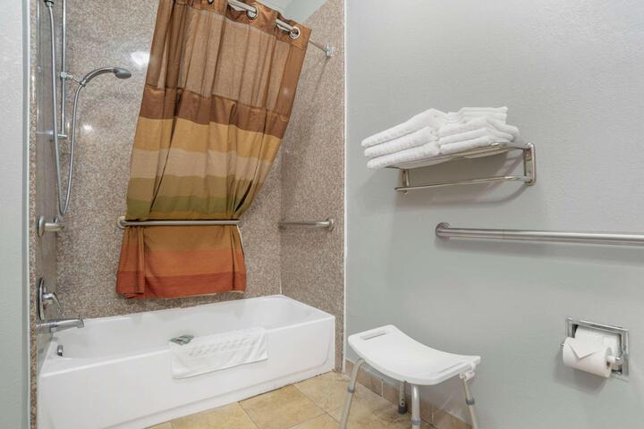 1 King Bed Mobility Accessible Communication Assistance Bathtub Full Breakfast (6 of 14)