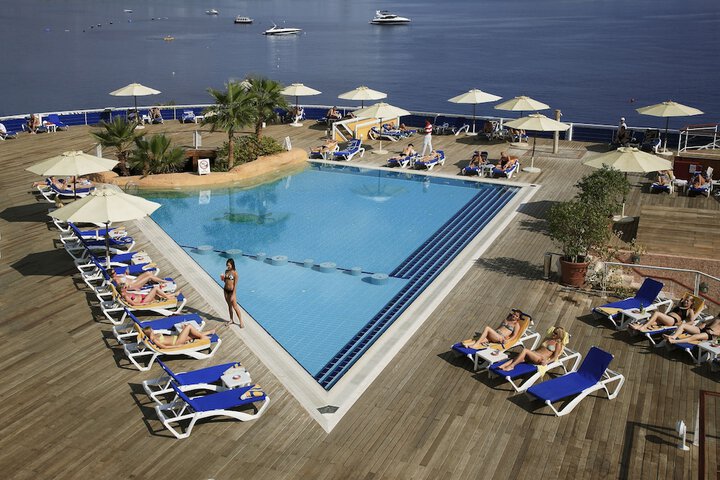 Hotel with Pool