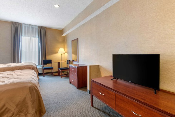 Room 25 of 38