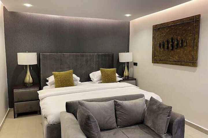 Room 3 of 37