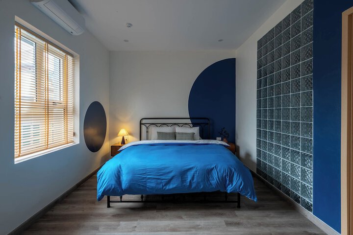 Room 4 of 61