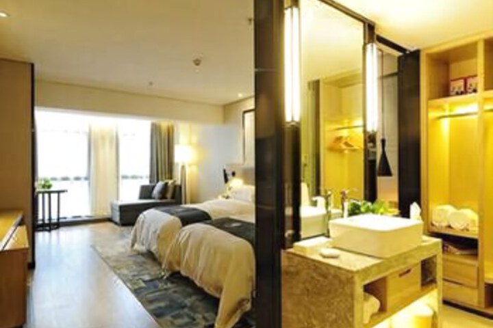 Room 16 of 18