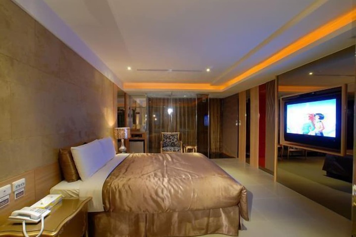 Room 52 of 107