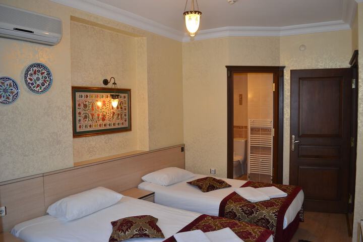 Room 27 of 74
