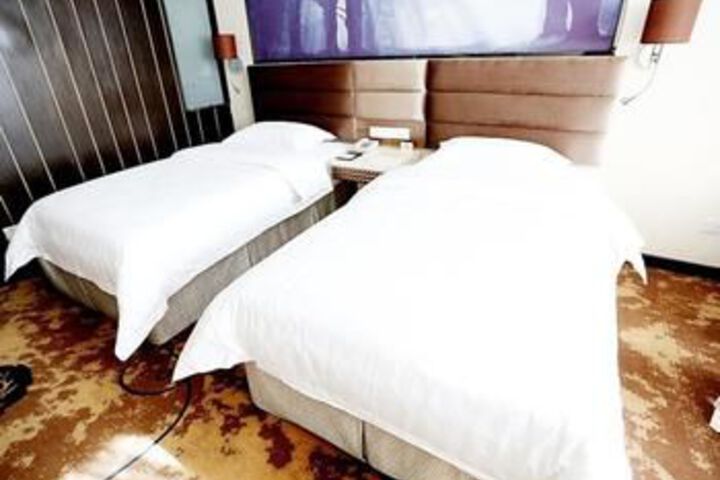 Room 14 of 24