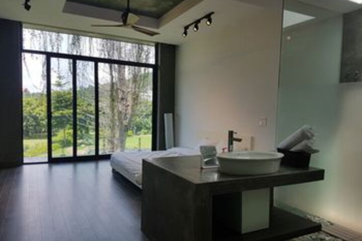 Room 16 of 33