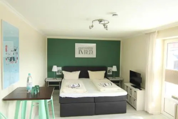 Room 3 of 10