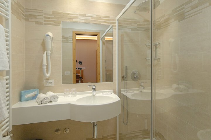 Room 48 of 63