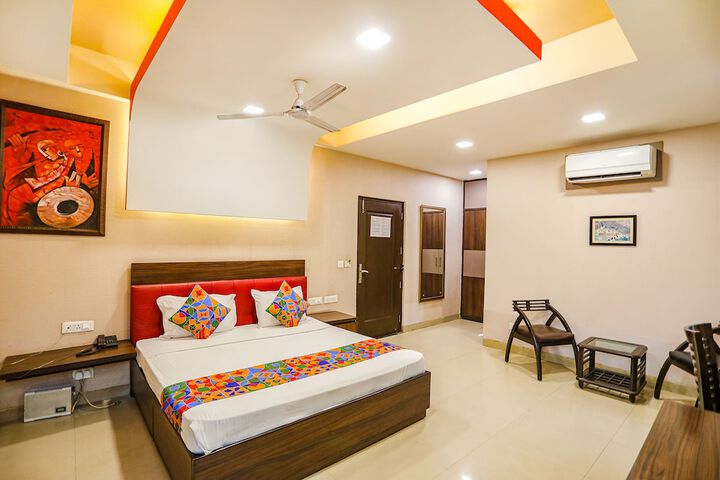 Room 9 of 32