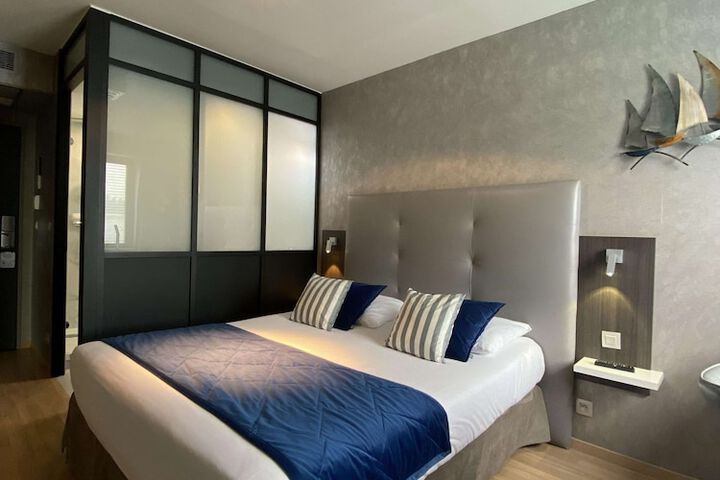 Room 11 of 34