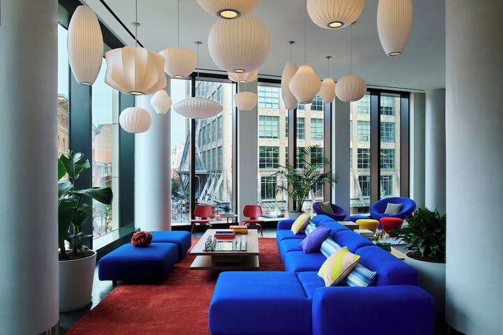 Lobby lounge