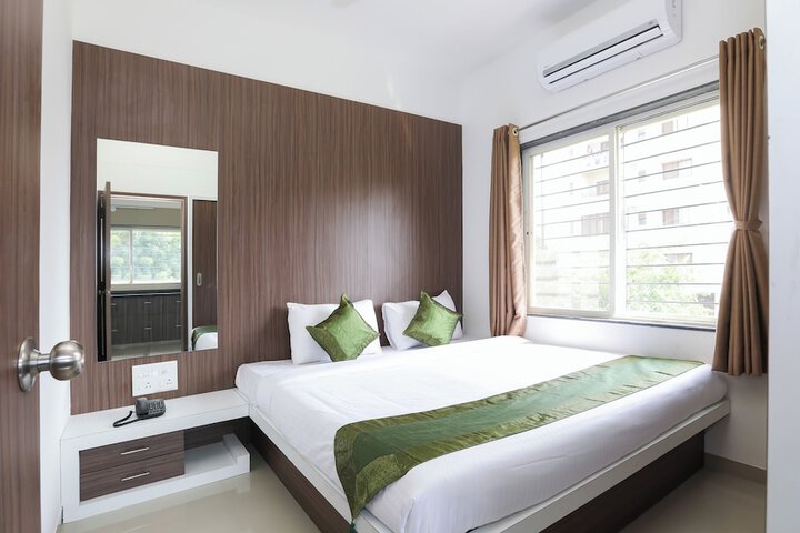 Room 5 of 32