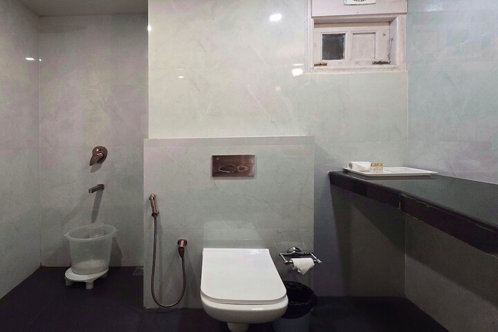 Room 102 of 165
