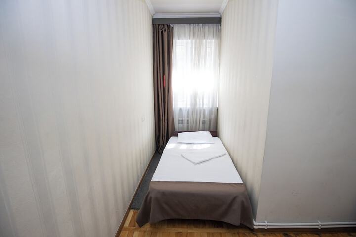 Room 53 of 190