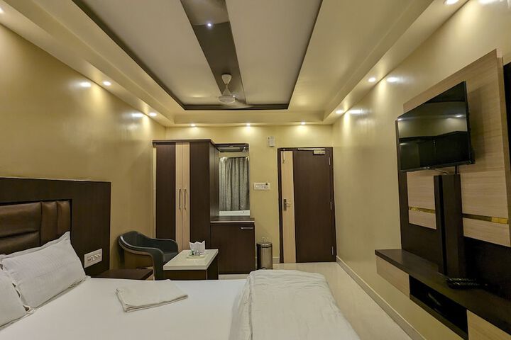 Room 9 of 150