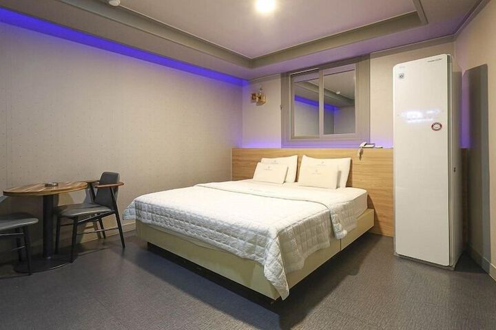 Room 42 of 121