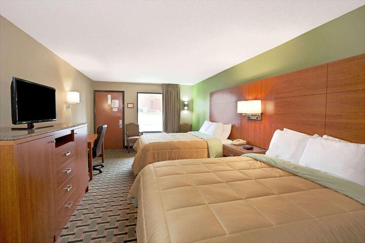 2 Queen Beds (3 of 8)