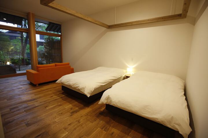 Room 6 of 83