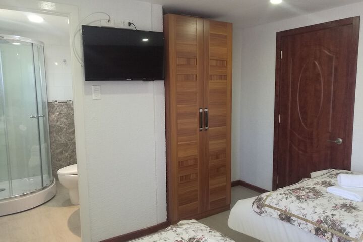 Room 4 of 16