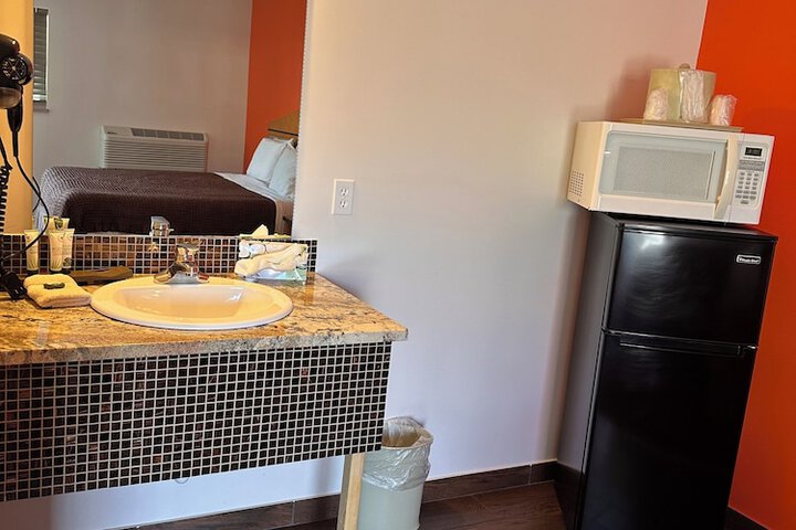 Room 25 of 33