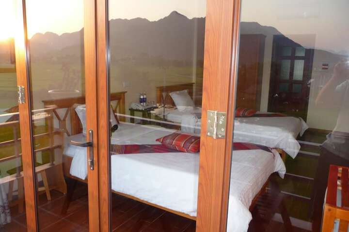 Room 7 of 33