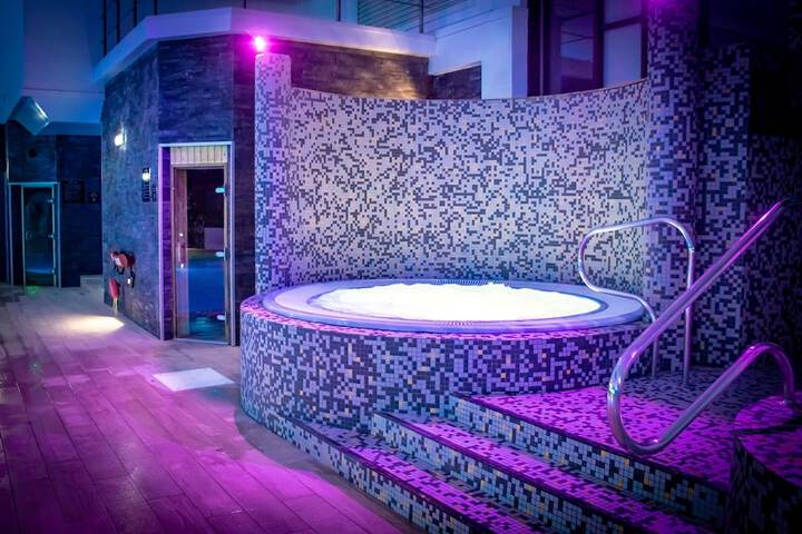 Hotel with Pool