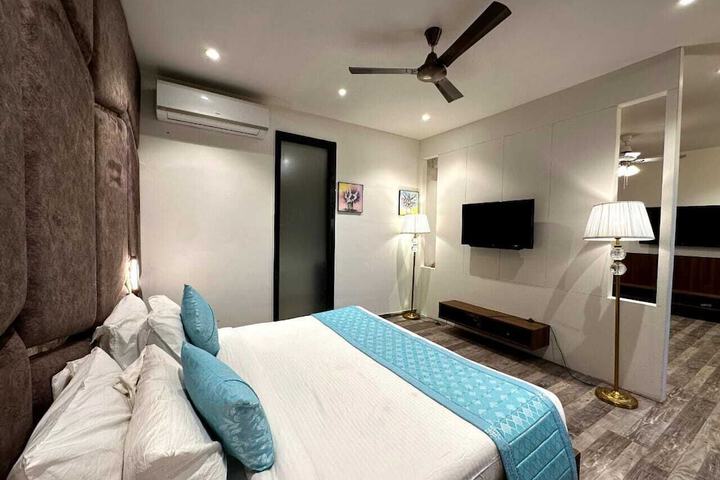 Room 6 of 49