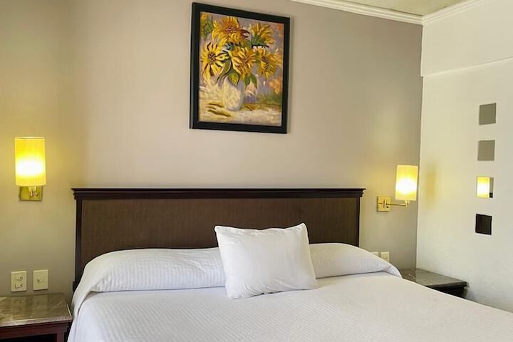 Hotel Arroyo Express