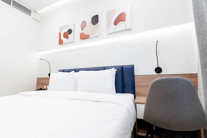 Room 8 of 44
