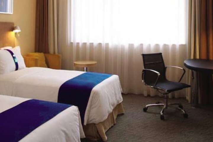 Room 3 of 42