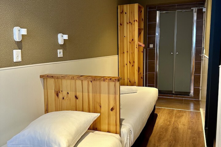 Room 40 of 125