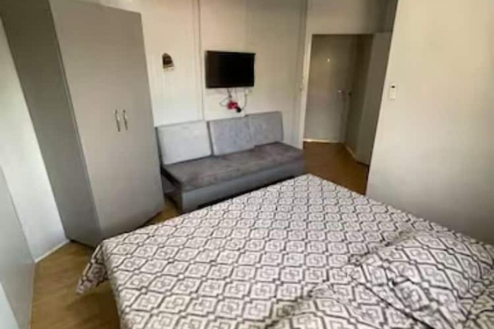 Room 5 of 10