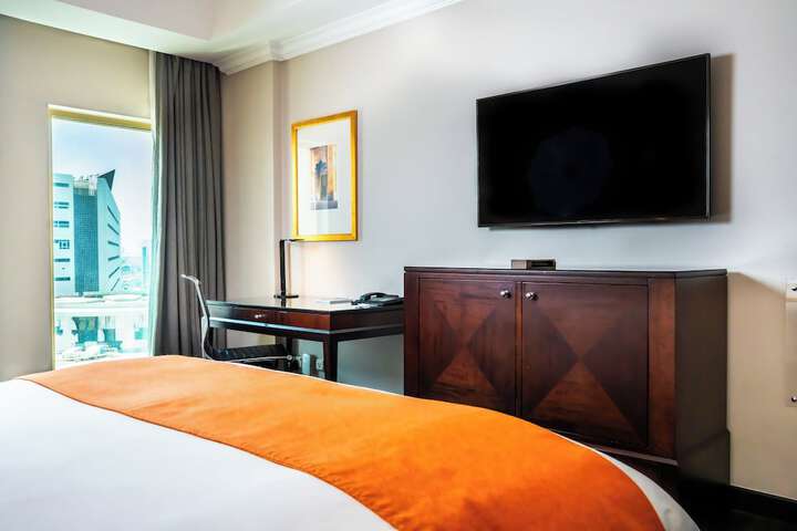 Room 42 of 104