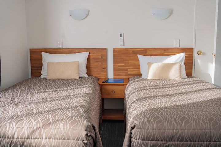 Room 16 of 33