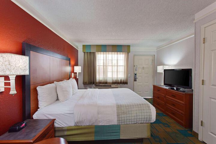 Double Accessible King Size Bed (1 of 6)