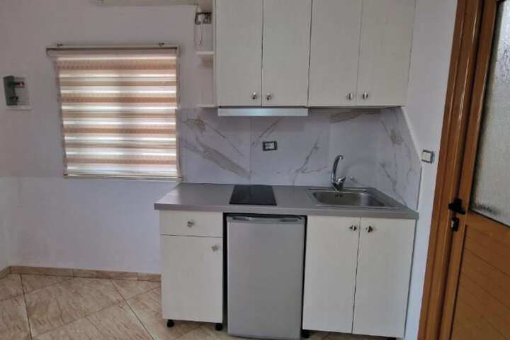 Room 5 of 28