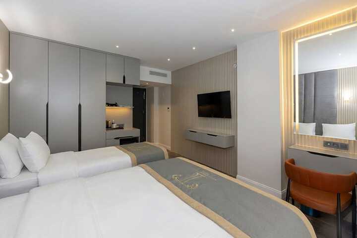 Room 18 of 74