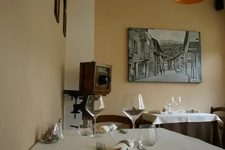 Dining 9 of 10