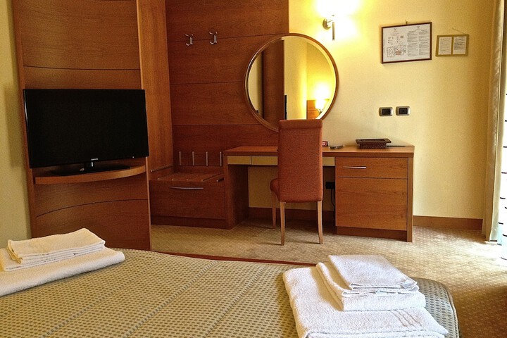 Room 5 of 52