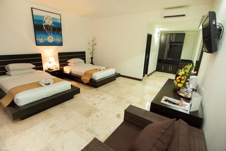 Room 8 of 94