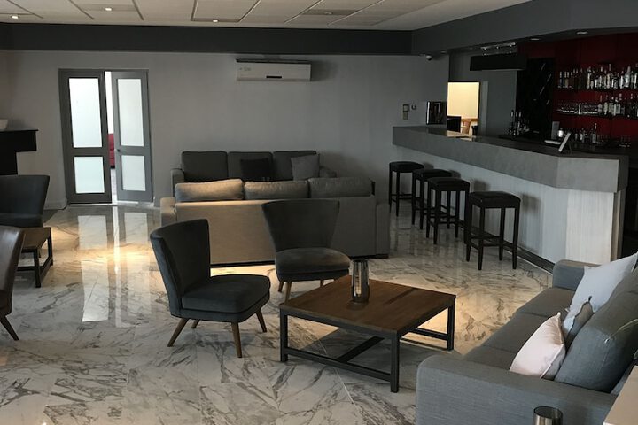 Lounge 49 of 54