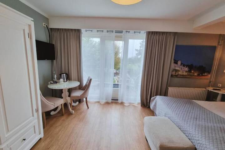 Room 3 of 10
