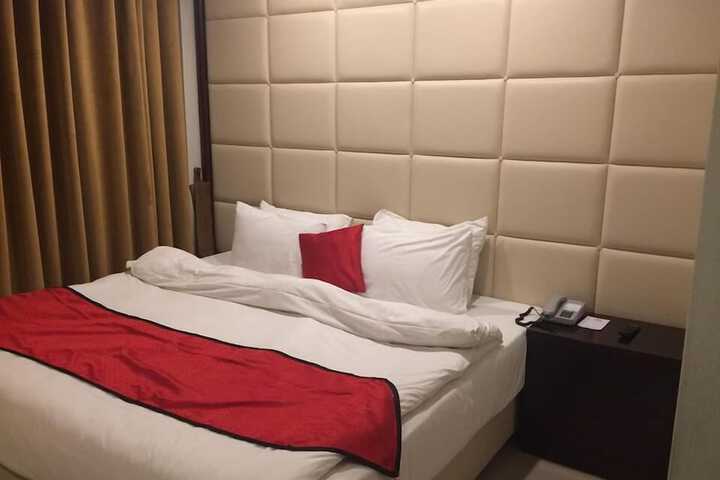 Room 27 of 69