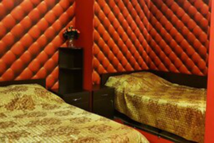 Room 16 of 28