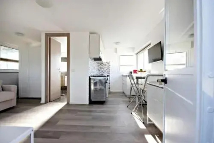 Room 5 of 11