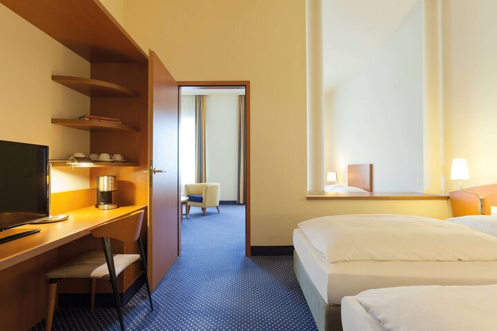 Room 11 of 42